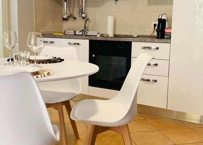 Nest House - Esclusivo Marina Di Olbia- Mater - Beaches - Close To The Airport - Private Parking- Full Comforts - Lägenhet