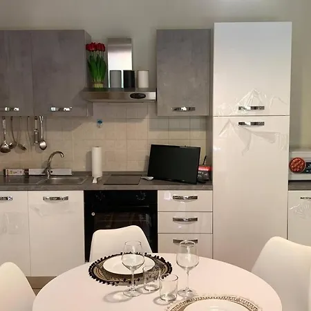 Nest House - Esclusivo Marina Di Olbia- Mater - Beaches - Close To The Airport - Private Parking- Full Comforts - דירה *