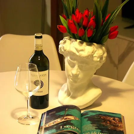 Nest House - Esclusivo Marina Di Olbia- Mater - Beaches - Close To The Airport - Private Parking- Full Comforts - Olbia