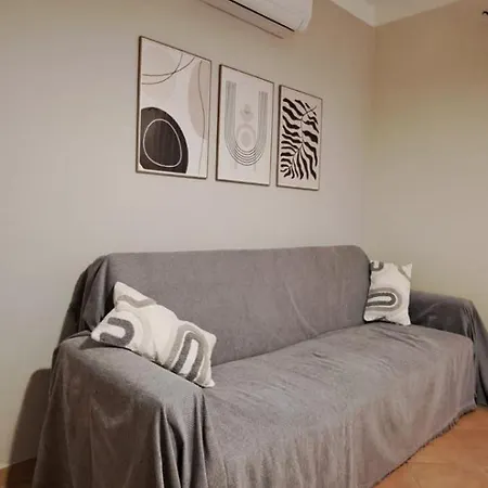 Nest House - Esclusivo Marina Di Olbia- Mater - Beaches - Close To The Airport - Private Parking- Full Comforts - דירה *